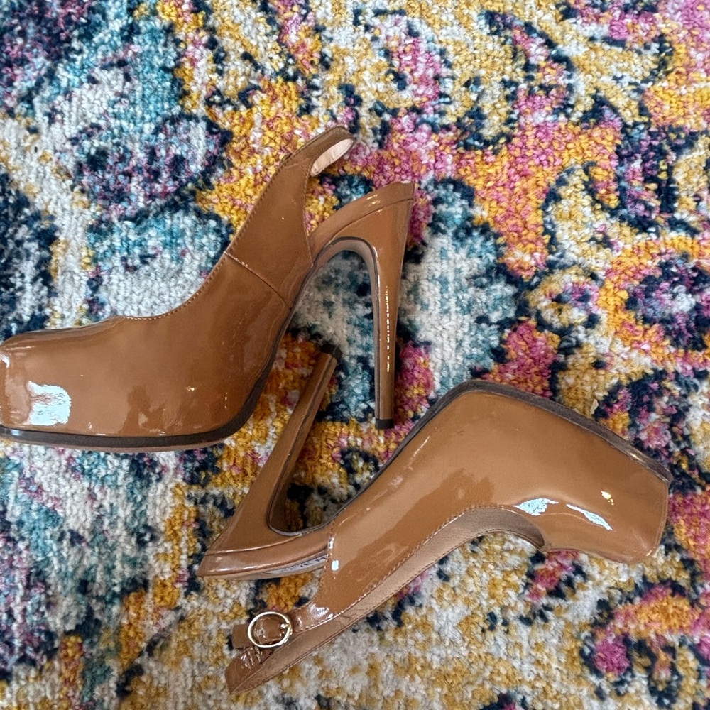 Steve Madden tan heels